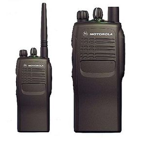 Motorola GP340 m. ladestation. 1 / 2